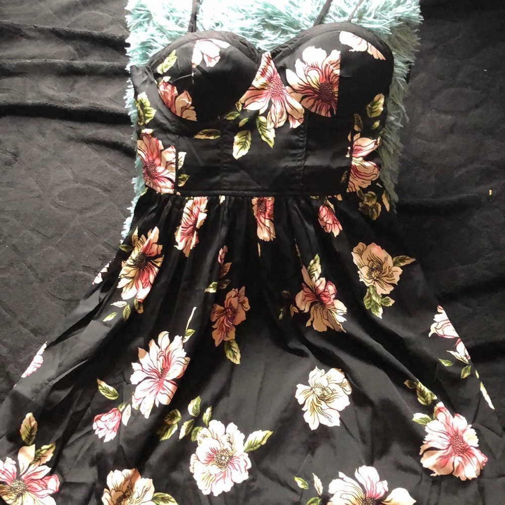 Floral mini dress w/ pockets